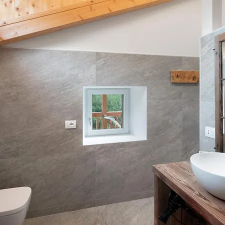 Thari House Dolomiti 度假居 Piaia (San Tomaso Agordino, Belluno)