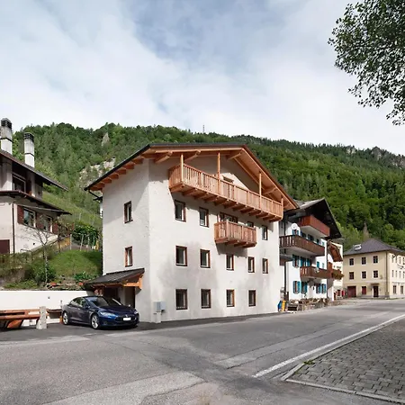 Thari House Dolomiti Tatil Evi *